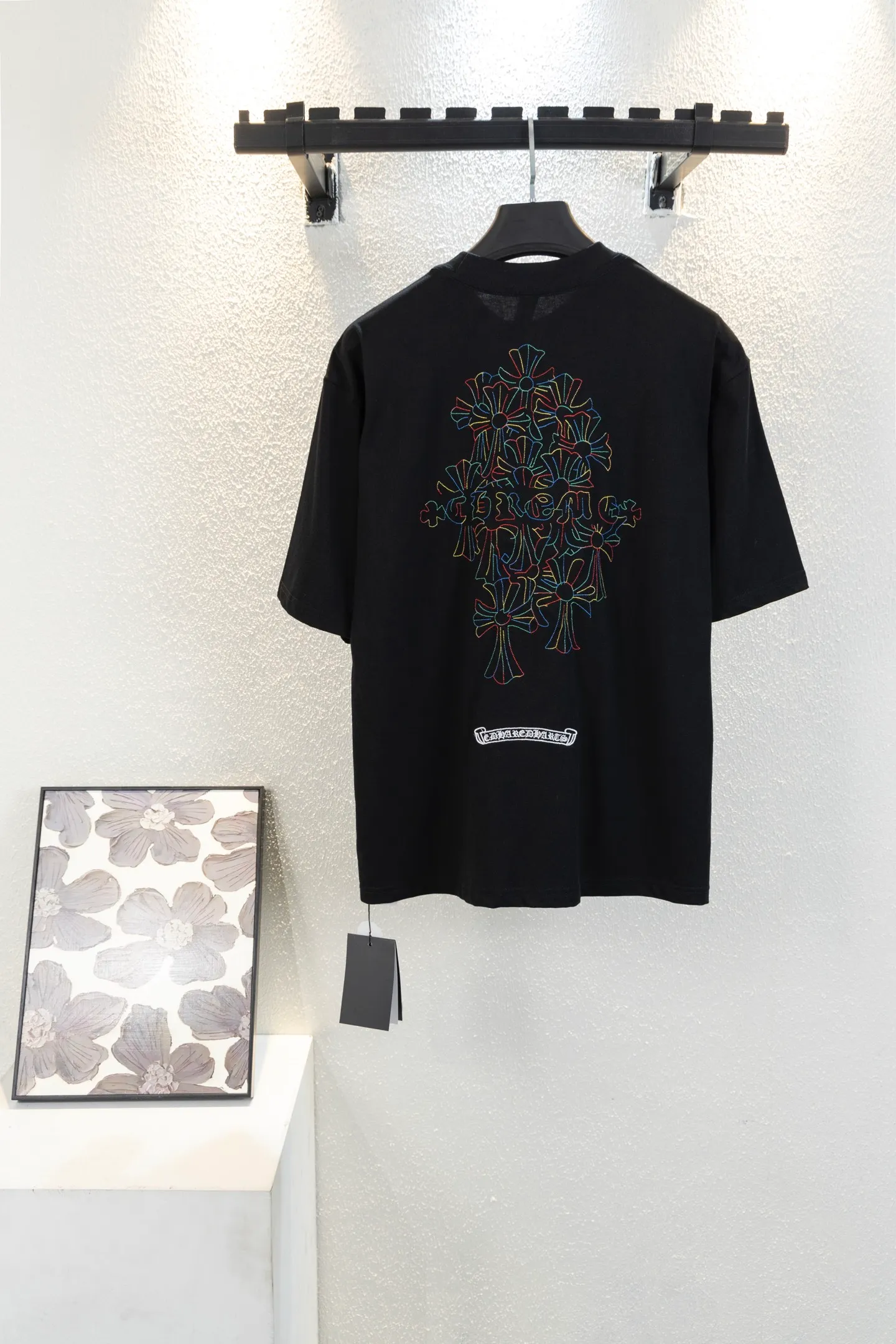 🅿️210 model number k732 Chrome hearte/Chrome heart ch 25ss Miami limited edition Sanskrit embroidered T-shirt short sleeves. A must-have item for daily commuting for men and women in light luxury. The correct version is welcome to compare. Detailed features: ·280 grams of 100% cotton double yarn jersey fabric. ·Custom dyed in the same cylinder, special thickened 32 pieces of double-strand 1x1 thread. ·Double-needle cross-stitch technology. ·Original main mark, washed hangtag. COLOUR: Black SIZE: xs s m L